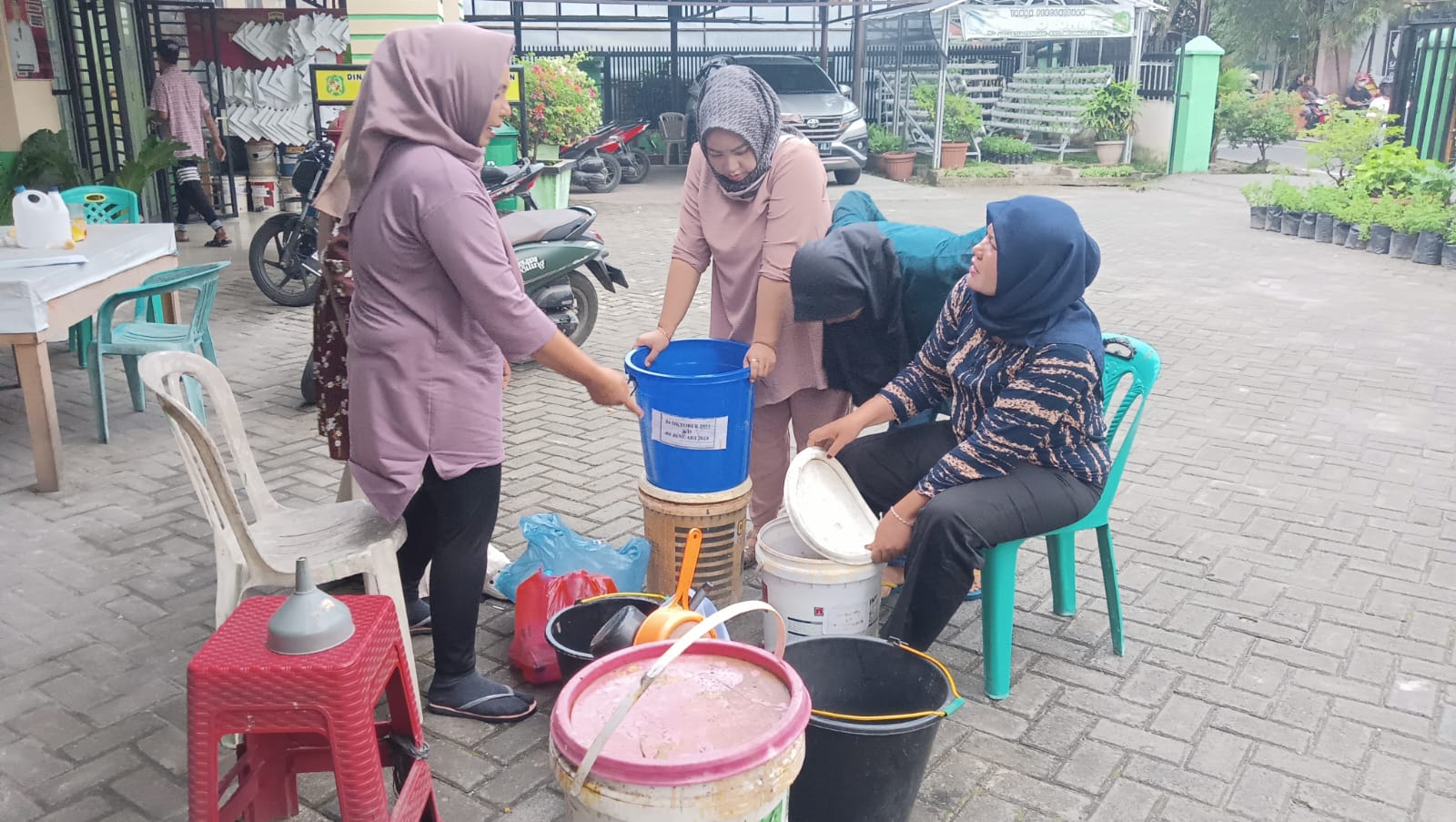 Kelurahan Helvetia Tengah Melaksanakan Pelatihan Pembuatan Eco Enzyme untuk Masyarakat